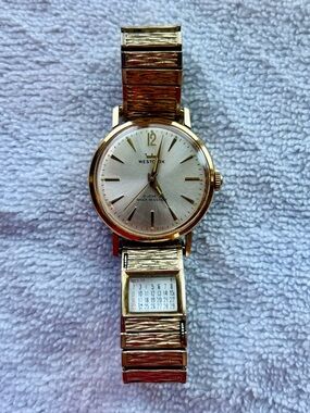 Rare Vintage 21 Jewel Westclox , 1960 Running, Expandable Gold Band w Calendar